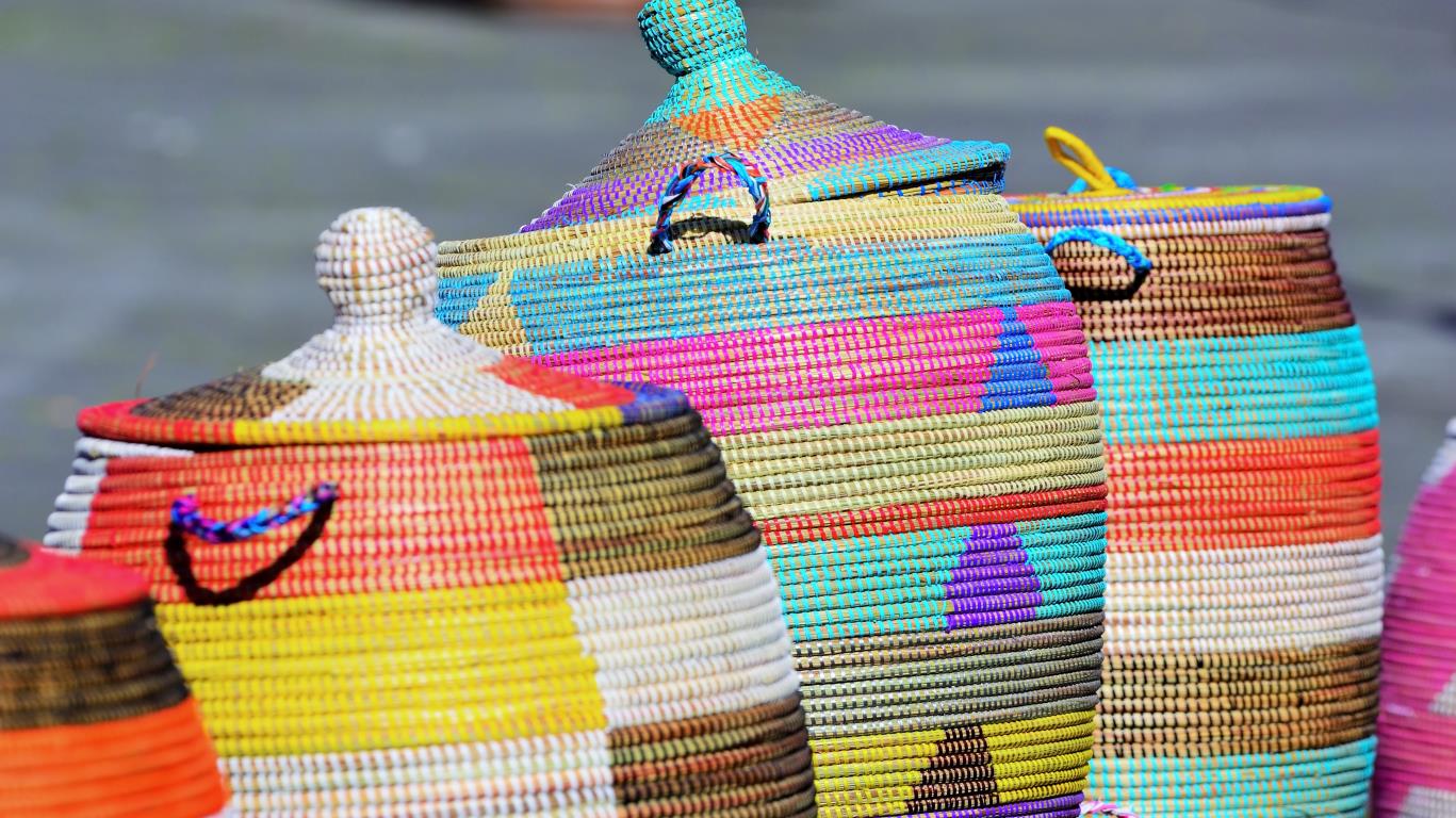 Zelfgemaakte manden in Senegal