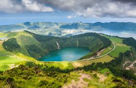het Sete Cidades meer op de Azoren