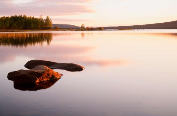 Zonsondergang in Saimaa, Finland