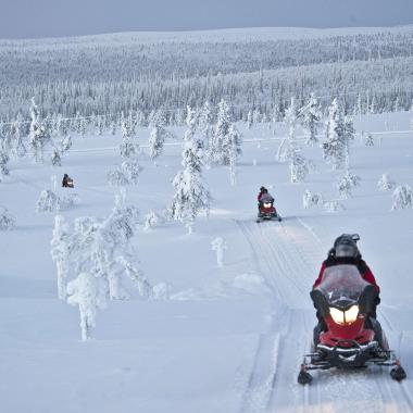 sneeuwscootersafari in Finland