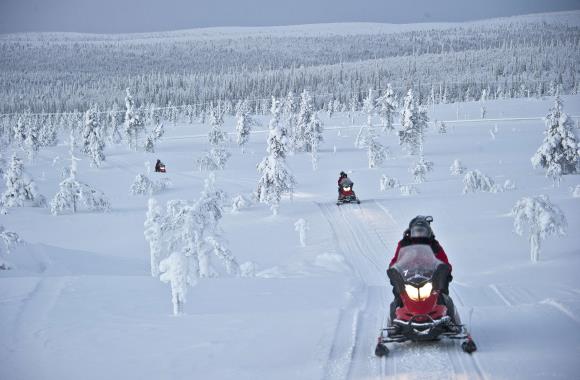 Sneeuwscootersafari in Fins Lapland