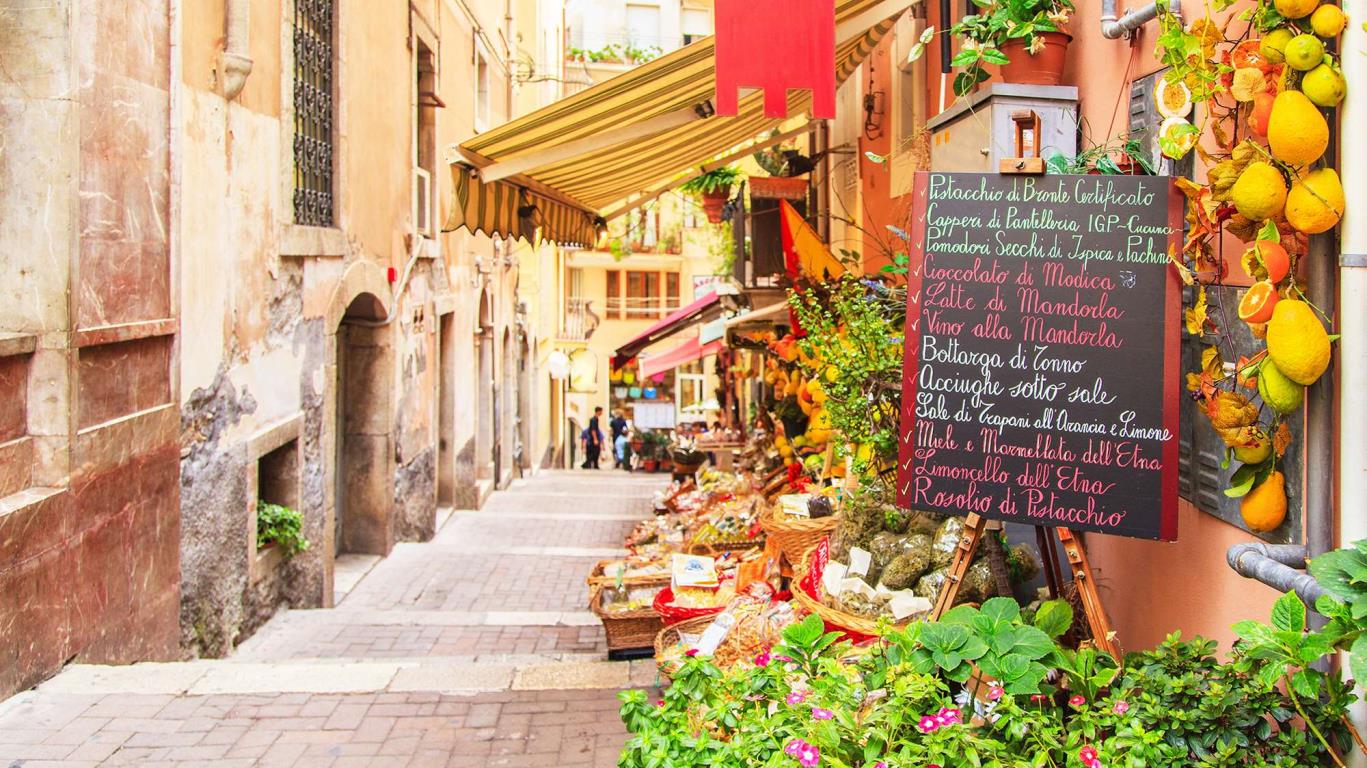 Een winkelstraat op Sicilië