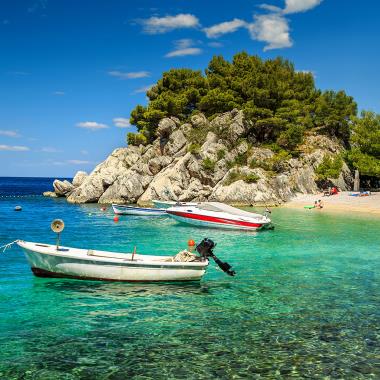 Baai met bootjes in Kroatië