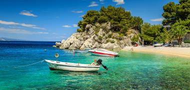Baai met bootjes in Kroatië